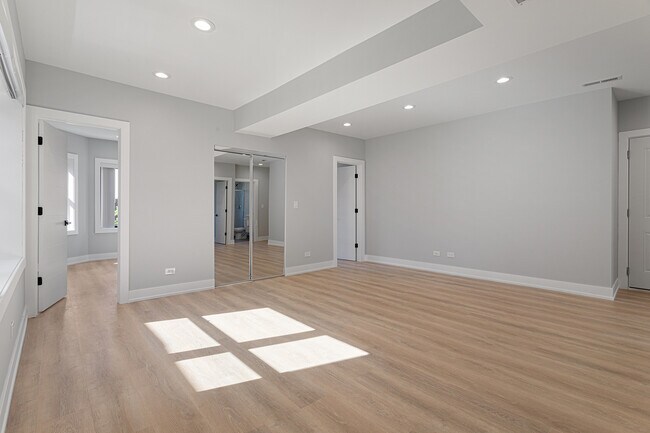 Building Photo - 1552 1/2 W Juneway Terrace