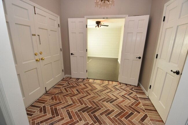 Building Photo - Penn Schools!  Updated 3 bedroom 2 full bath home in Mishawaka IN