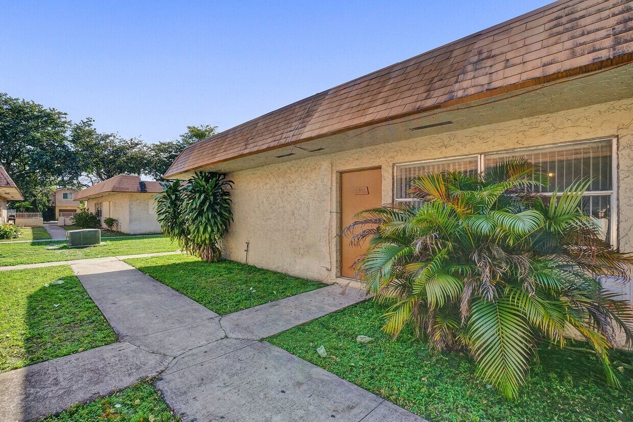 Primary Photo - 5312 NW 24th St