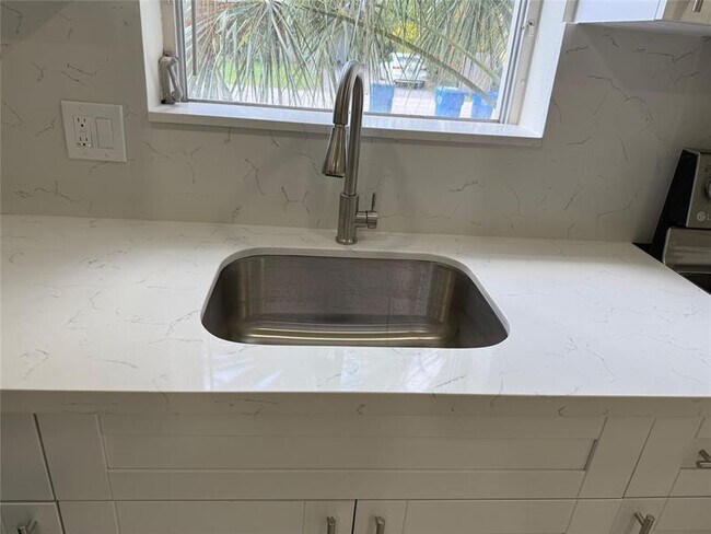 Foto del edificio - 841 NW 39th St