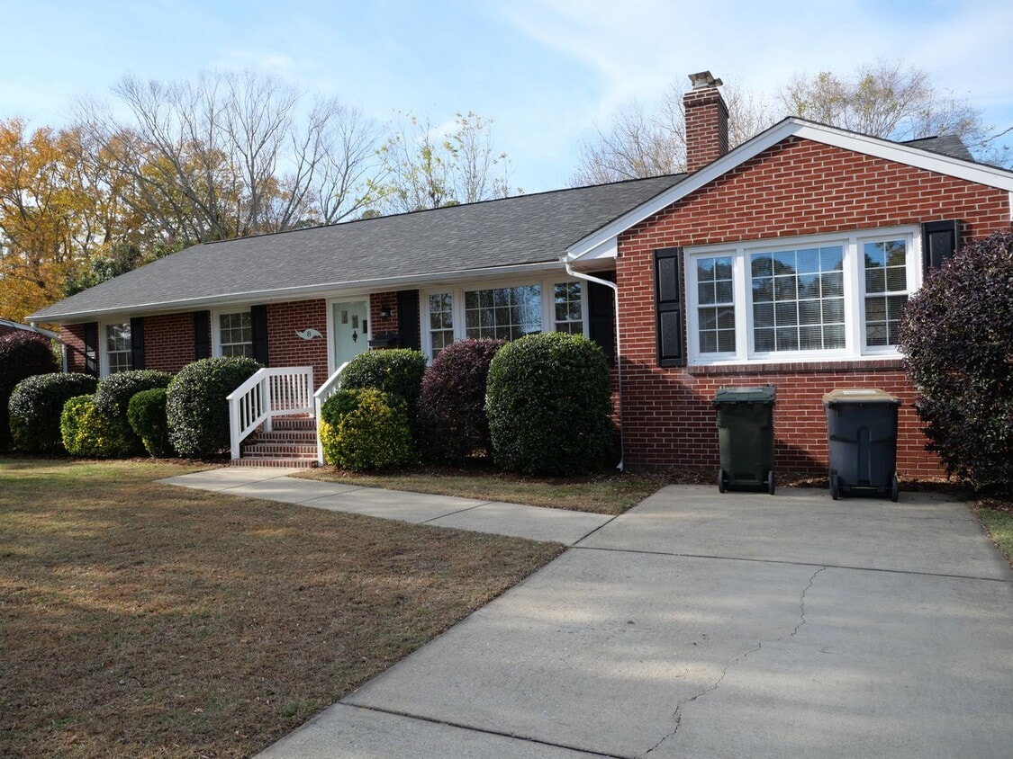 Primary Photo - 8 Terrace Dr