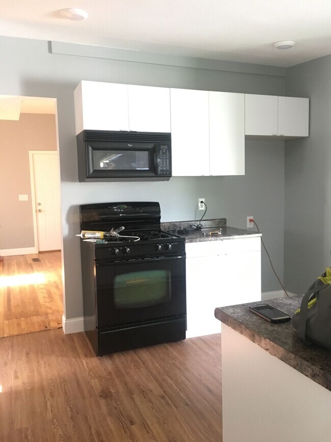 1318 Hewitt Ave, Saint Paul, MN 55104 House Rental in Saint Paul, MN