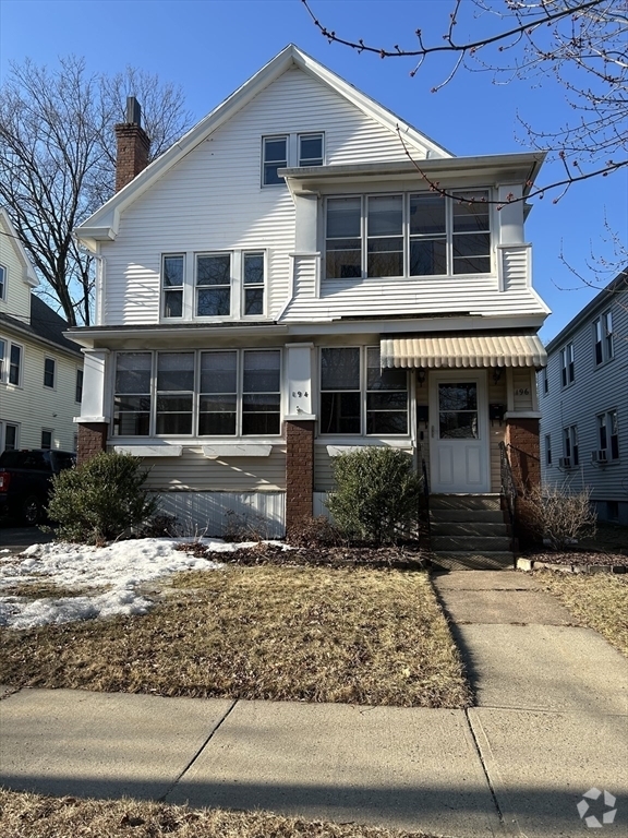 Building Photo - 196 W Franklin St