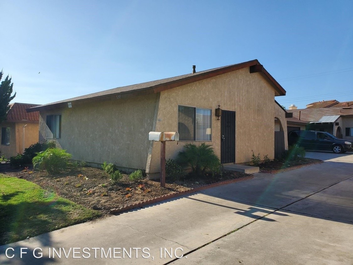 5205 W Davit Ave, Santa Ana, CA 92704 Room for Rent in Santa Ana, CA