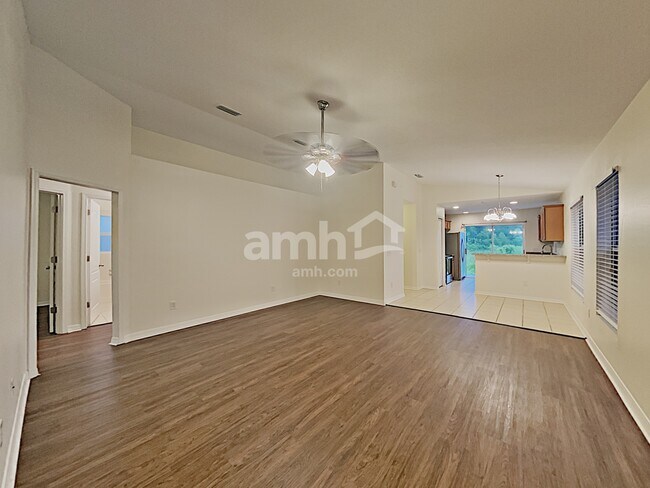 Foto del edificio - 8431 Deer Chase Dr