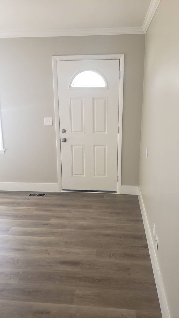Building Photo - 3bedroom, 1.5 bath brick house FOR RENT De...