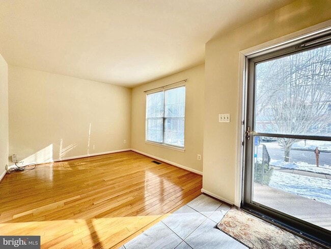 Building Photo - 22006 Stone Pier Ln