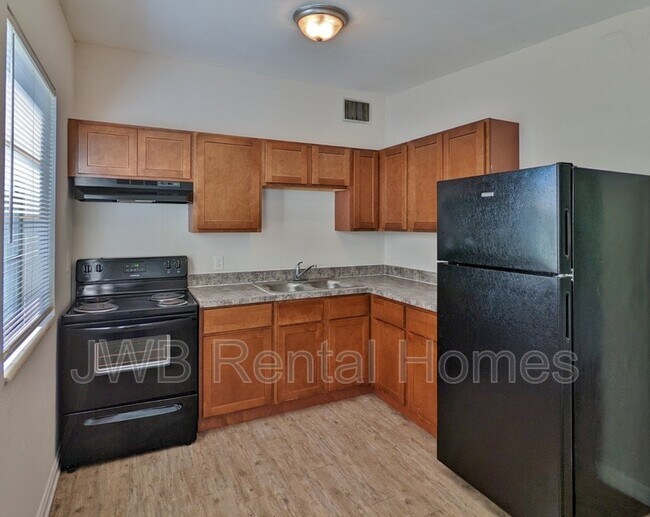 Building Photo - 6741 Restlawn Dr