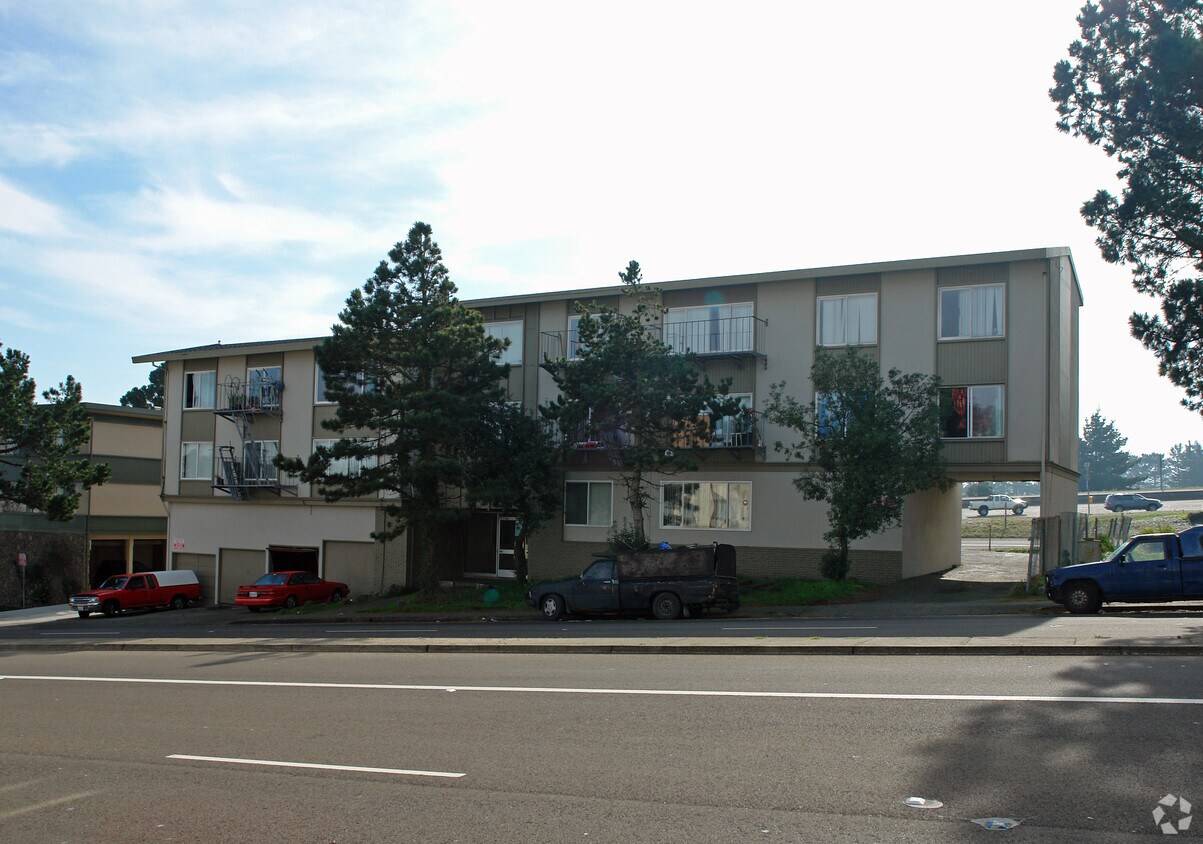 Primary Photo - Serramote Apartments
