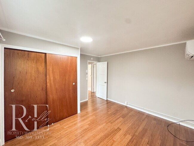 Foto del edificio - Charming Bremerton Rambler with Classic Warmth and Modern Comforts