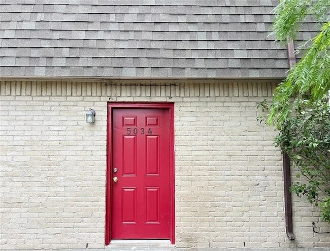 Building Photo - 5030 Meandering Ln