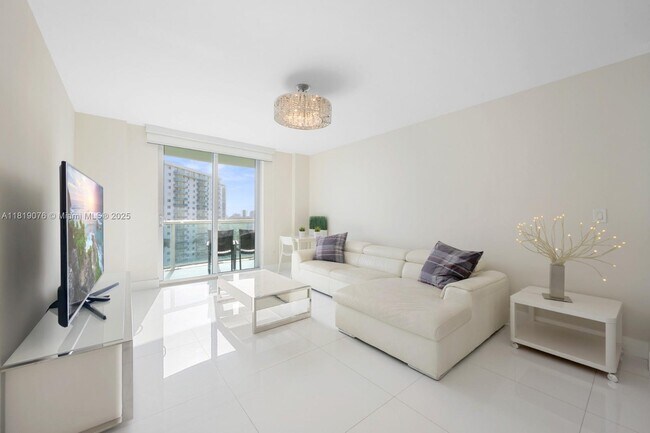 Foto del edificio - 19370 Collins Ave
