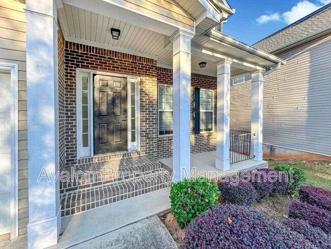 Building Photo - 2027 Oakbluff Way SW