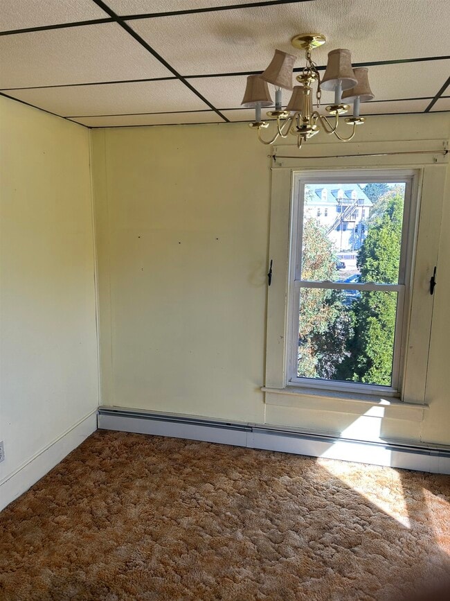 Building Photo - 12 Central St