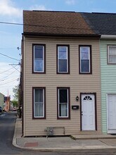 Building Photo - 1024 Guilford St