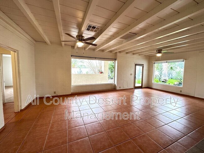 Foto del edificio - 44651 San Pascual Ave