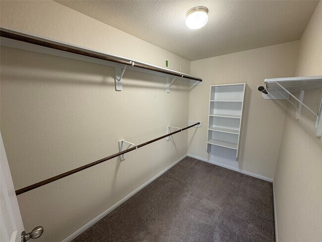 Foto del edificio - 18326 W Hardy Rd