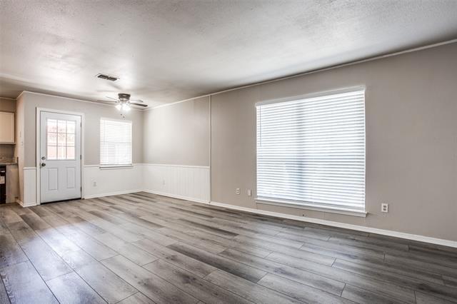 Building Photo - 2432 Lakeview Cir