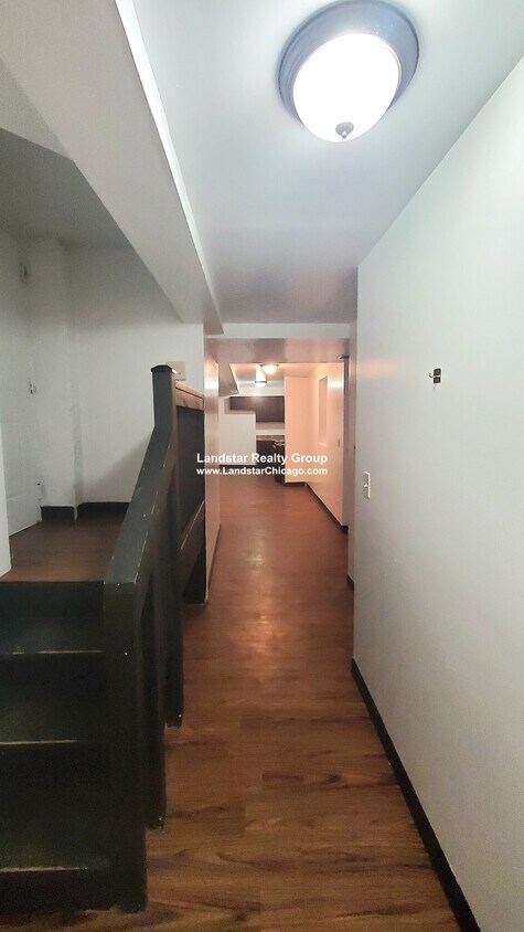 Primary Photo - 6302 N Oakley Ave