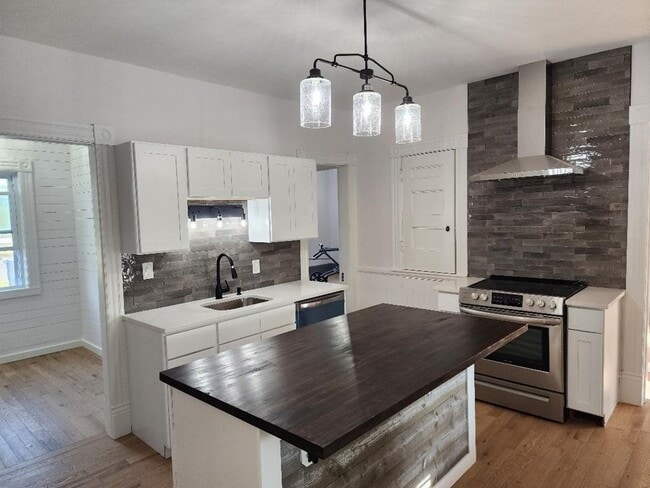 Building Photo - 105 E Main St