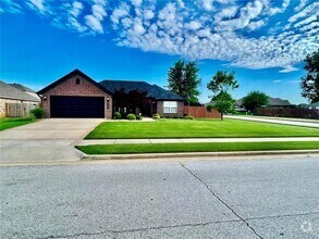 Building Photo - 4305 SW Limestone Ave