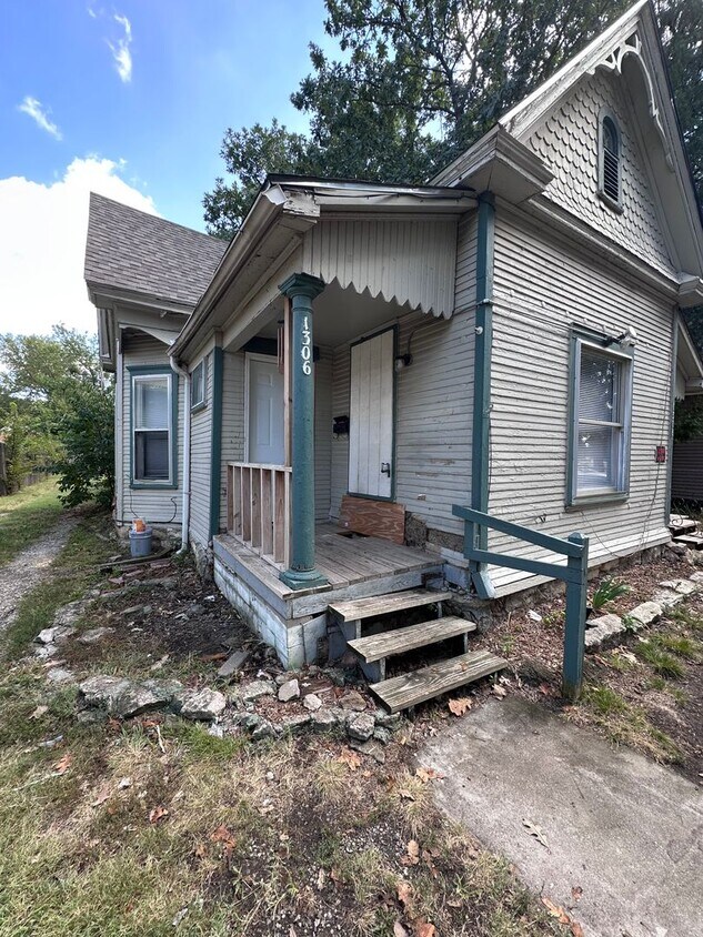 1306 S Emporia St Unit 1306, Wichita, KS 67211 Room for Rent in