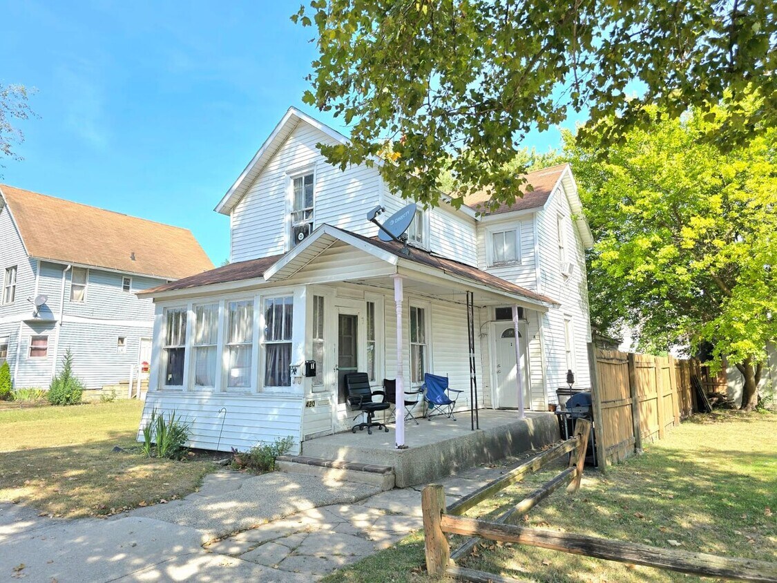 Primary Photo - 420 Middlebury St