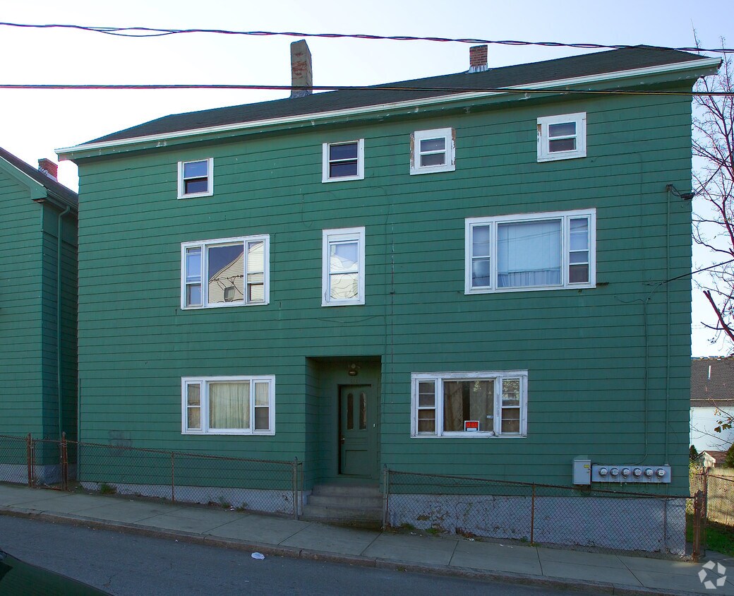 Building Photo - 399 Bank St