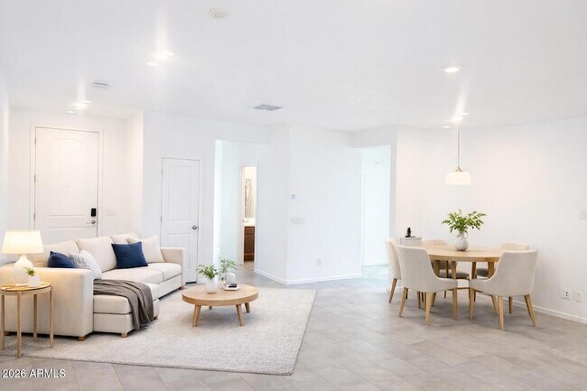 Foto del edificio - 4544 N 91st Dr