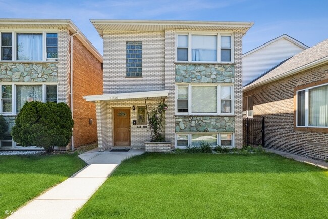 Building Photo - 5940 S Kilbourn Ave