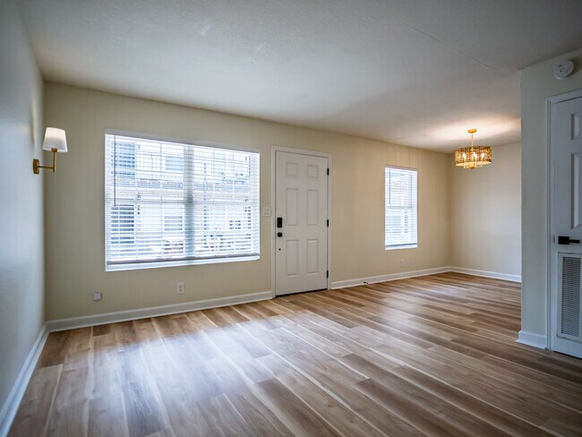 Foto del edificio - 1802 Jackson Ave W