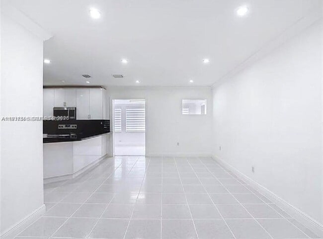 Building Photo - 7410 SW 39th St