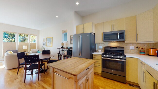 Building Photo - 2809 W 52nd Ave