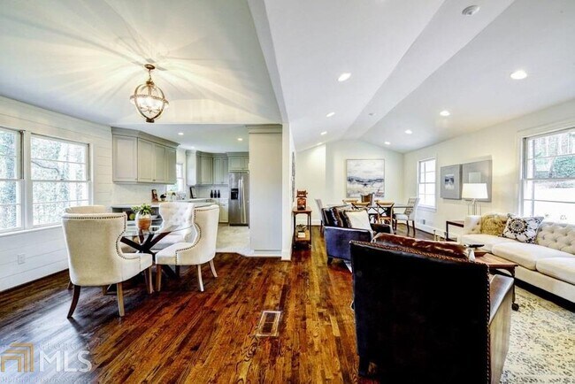 Building Photo - 4142 Haverhill Dr NE