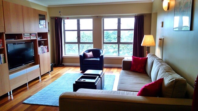 Building Photo - 931 Massachusetts Ave