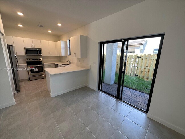 Building Photo - 261 SW 159th Way