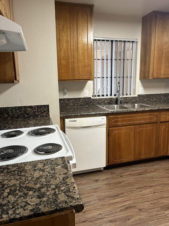 Building Photo - 1806 La Corunna Pl