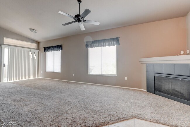 Foto del edificio - 2305 W Horizon Ridge Pkwy