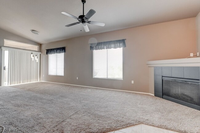 Building Photo - 2305 W Horizon Ridge Pkwy
