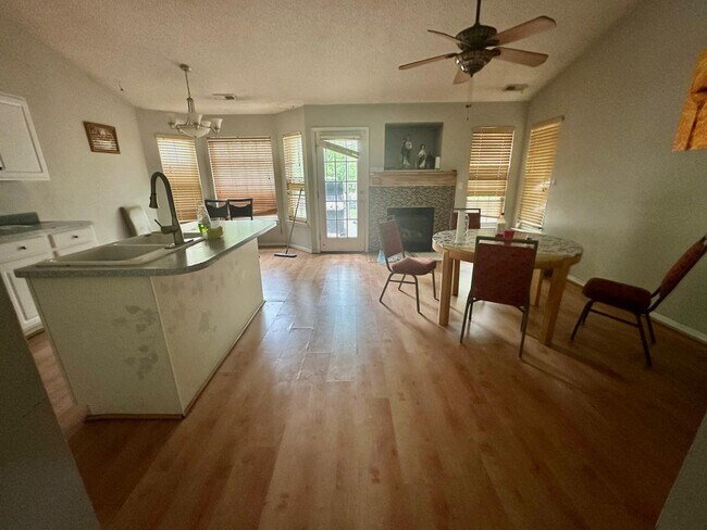 Building Photo - 12810 English Walnut Ln