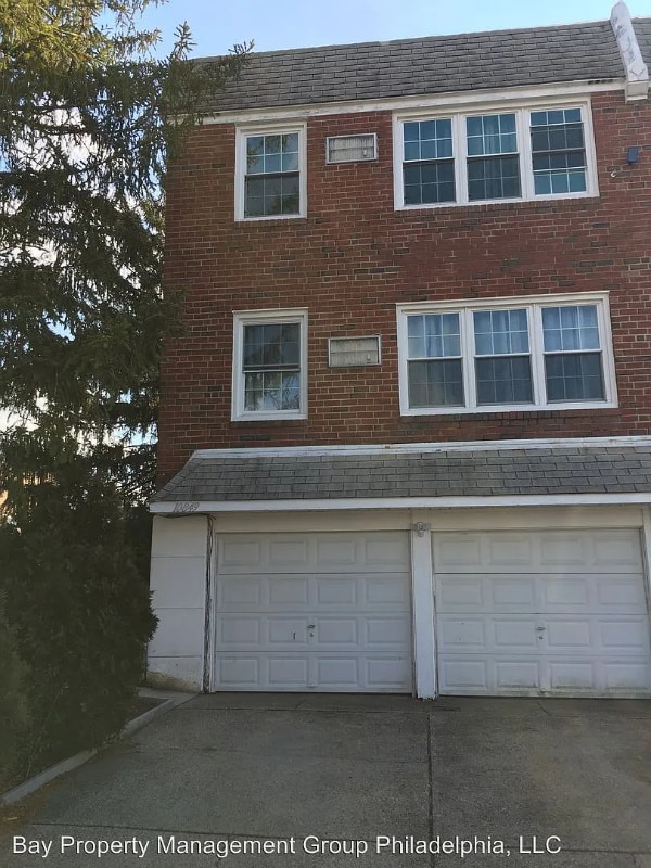 Foto principal - 10849 Lockart Rd