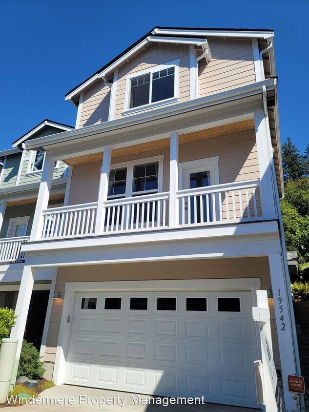 Foto principal - 2 br, 2.5 bath House - 19542 Scoter Lane NE