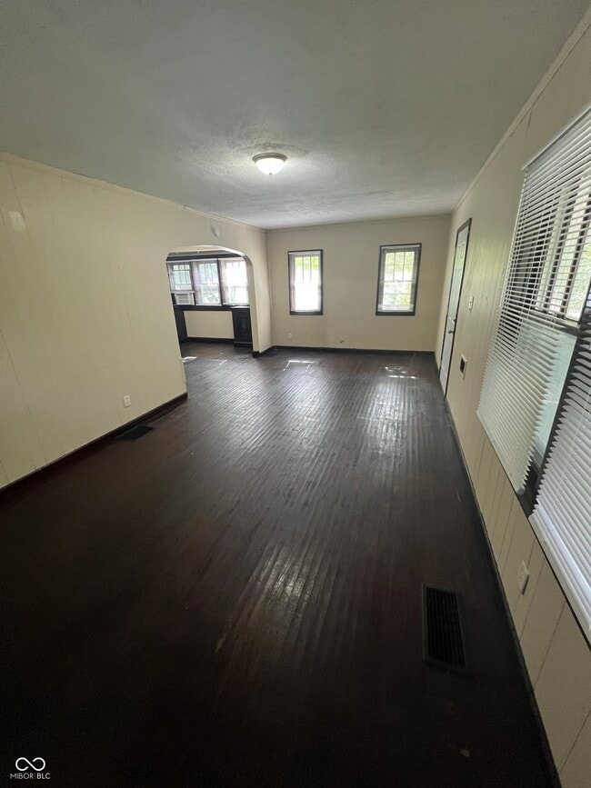 Building Photo - 1341 N Parker Ave
