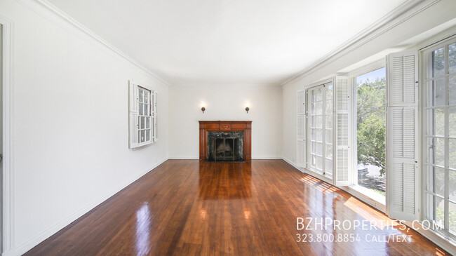 Foto del edificio - Updated 3Bedroom 3Bathroom In Prime Westwood