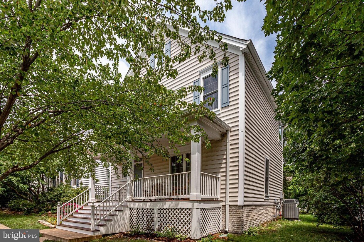 Primary Photo - 42874 Redfield St
