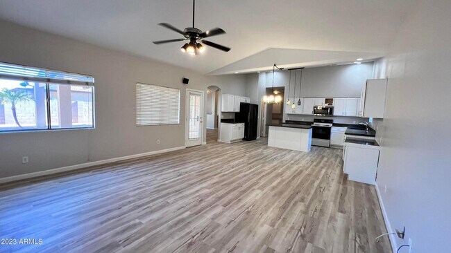 Building Photo - 495 N Bluejay Dr