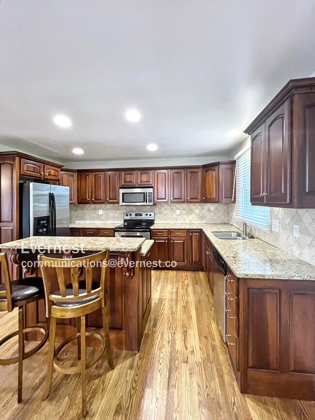 Building Photo - 1020 Delmas Ave
