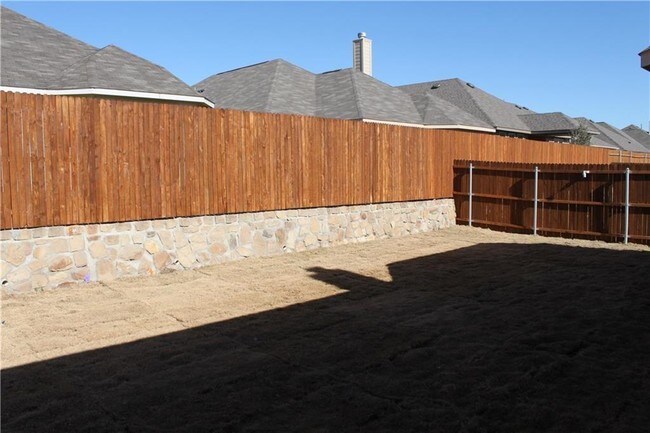 Building Photo - 2433 Whispering Pines Dr