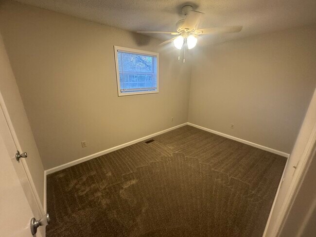 Foto del edificio - Adorable 2 Bed 1 Bath Duplex, Available Now!