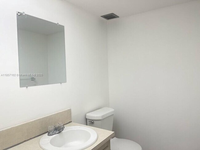 Foto del edificio - 16710 NE 9th Ave